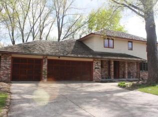 2633 14th St NW, New Brighton, MN 55112