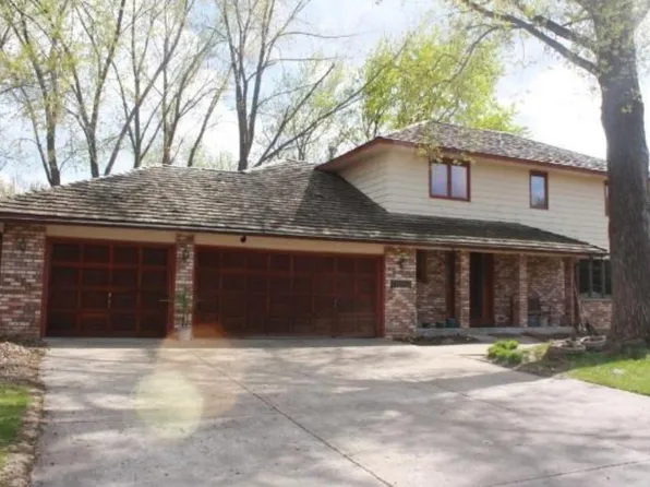 2633 14th St NW, New Brighton, MN 55112