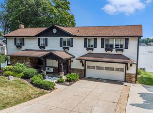 13293 Lake Shore Dr, Fenton, MI 48430