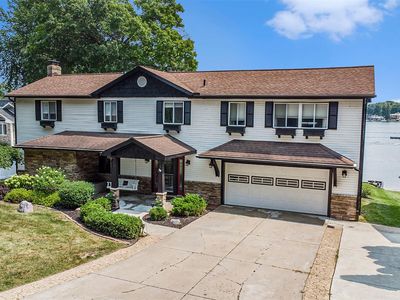 13293 Lake Shore Dr, Fenton, MI, 48430