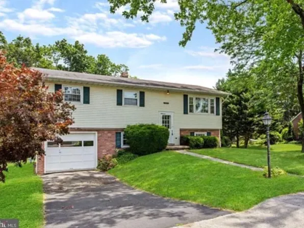124 Park Heights Blvd, Hanover, PA 17331
