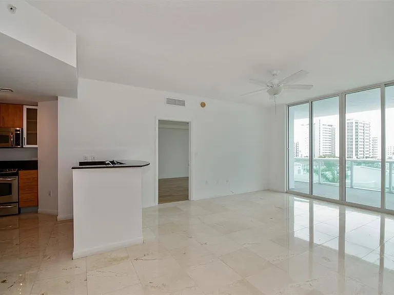 7900 Harbor Island Dr #601 — Photo 2