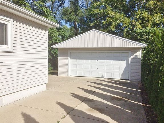 Detached Garage