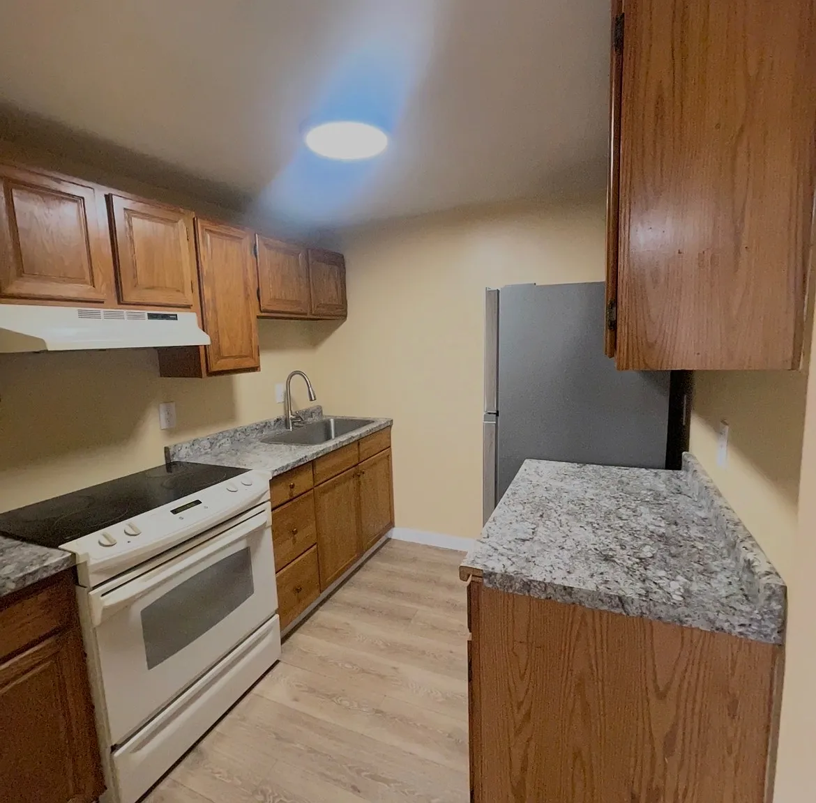 3 bed, 1200 sqft, $1,500 — Photo 2