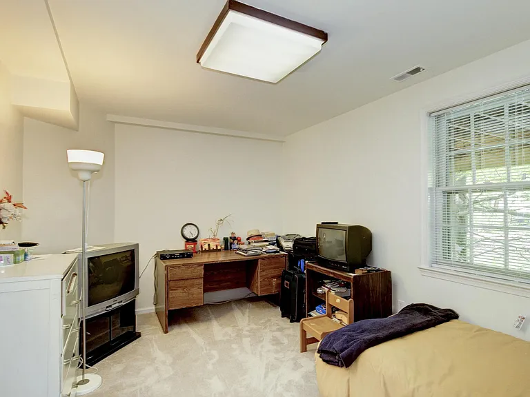 13 Avalon Ct — Photo 28