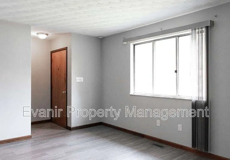 3164 Honeysuckle Dr — Photo 4
