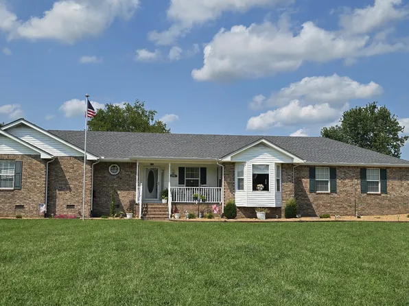 135 Hidden Cove Ct, Gallatin, TN 37066