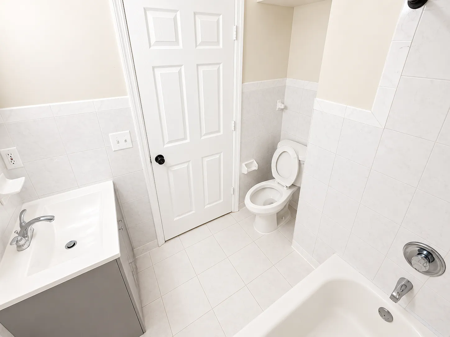 3 bed, 1200 sqft, $2,045 — Photo 2