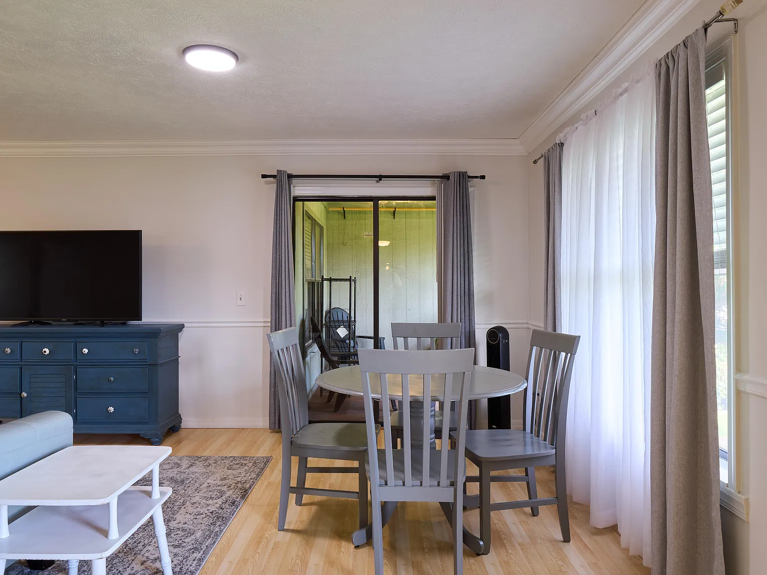 1 bed, 1.0 bath, 969 sqft, $1,950 — Photo 4