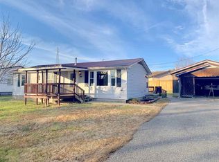 38 4th St, Louisa, KY 41230