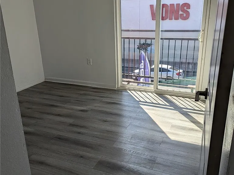 643 E Broadway — Photo 1