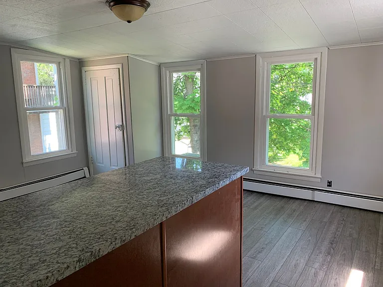 238 E King St — Photo 6