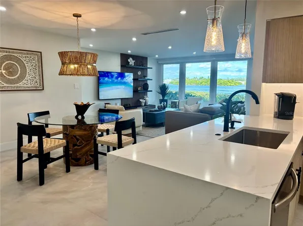 6063 E Peppertree Way #111, Sarasota, FL 34242