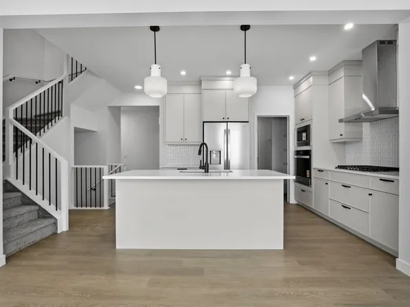 3924 Chrustawka Pl SW, Edmonton, AB T6W 5K6
