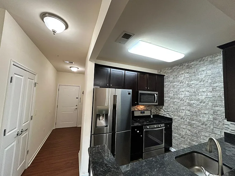 826 Strassle Way — Photo 27