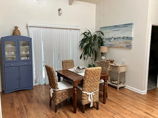 3 bed, 1296 sqft, $2,100 — Photo 4