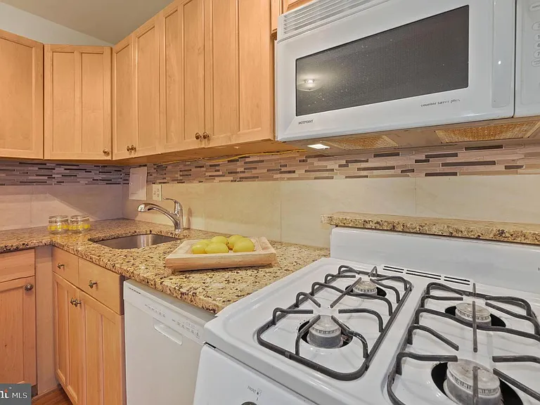 2401 Washington Cir NW #H-803 — Photo 14