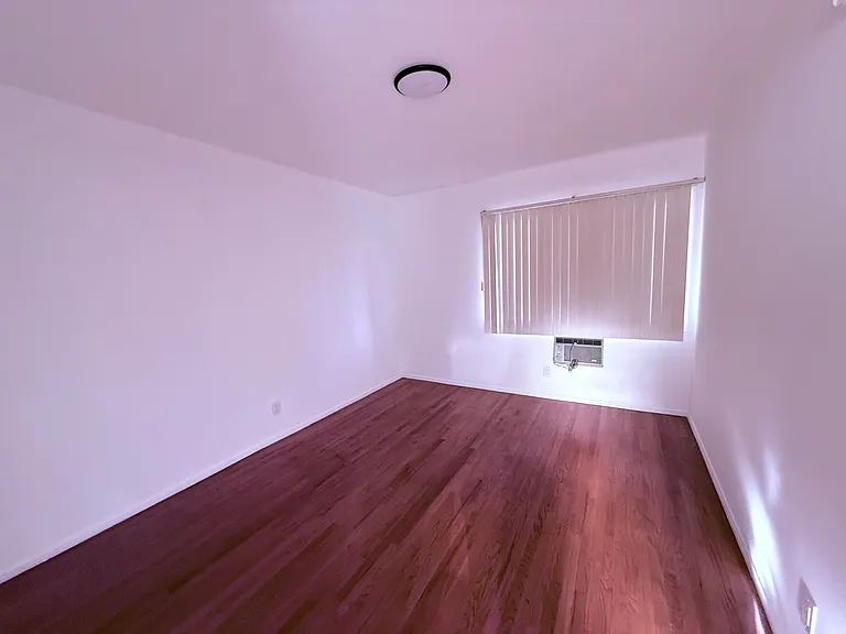 14906 Dickens St #10 — Photo 2