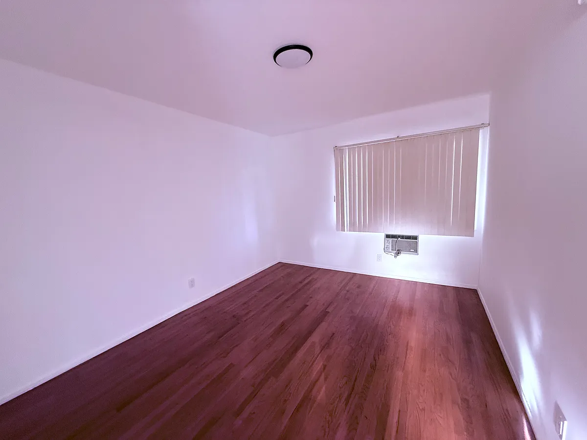 Building Photo - 14906 Dickens St #10