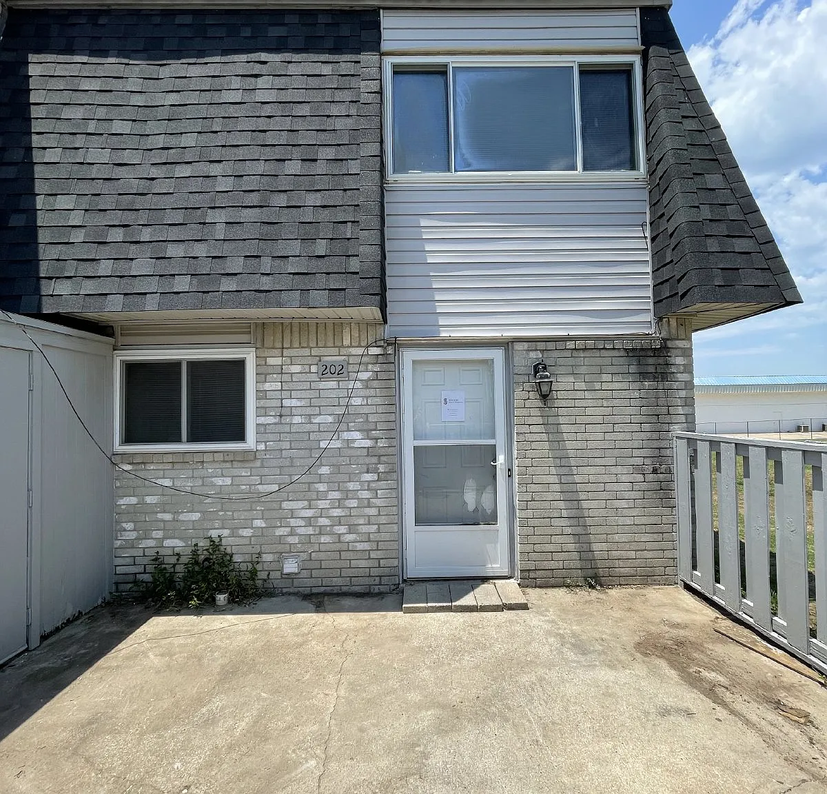 3 bed, 2.5 bath, 1200 sqft, $1,095 — Photo 2