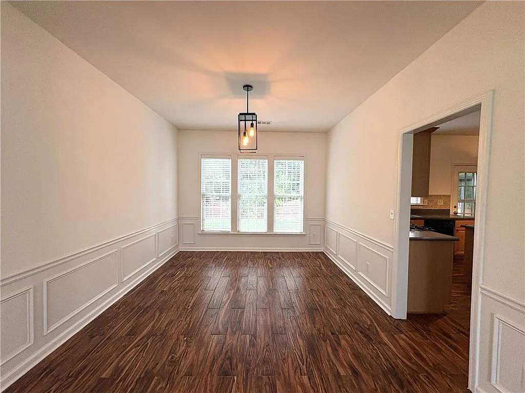 4 bed, 2.5 bath, 2498 sqft, $2,900 — Photo 4