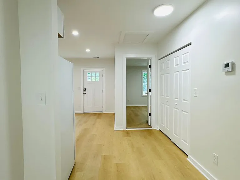 525 Smith St #Z4 — Photo 2