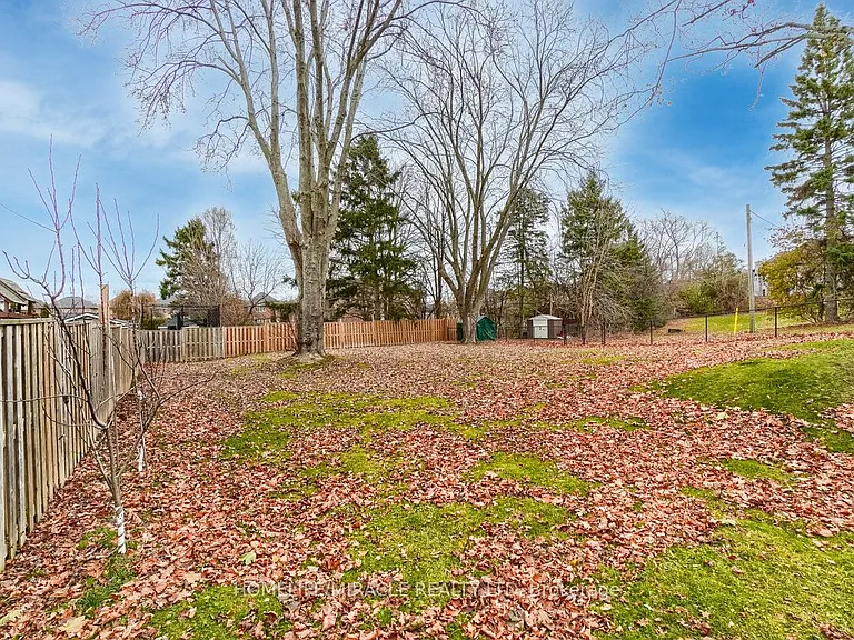 520 Gillmoss Rd #BASEMENT — Photo 15