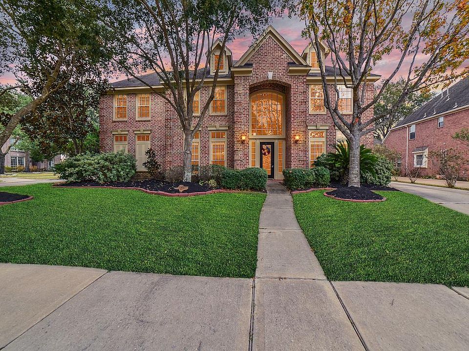 1st image of 24610 Capilano Ct