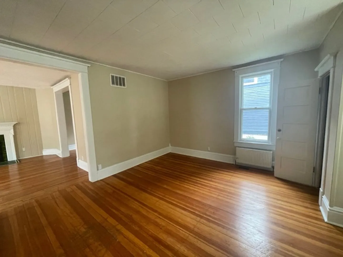 Large 3 Bedroom W/Basement and Garage — Photo 3