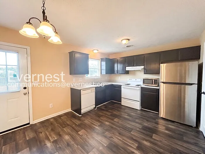 1587 Chariot Dr — Photo 3