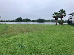 4408 Island Dr, Dickinson, TX 77539