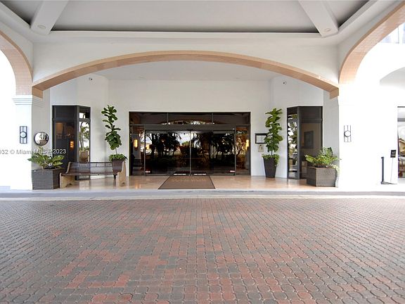 3rd image of 3600 Yacht Club Dr APT 804