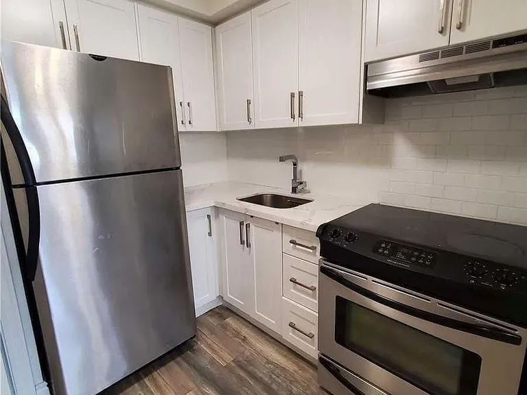 19 Charlemagne Dr #LOWER — Photo 6