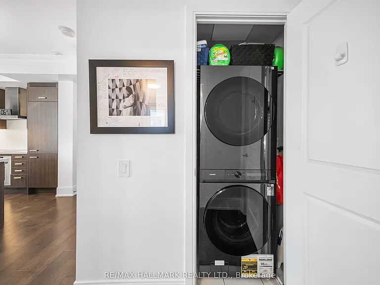 560 Front St W #1105 — Photo 17