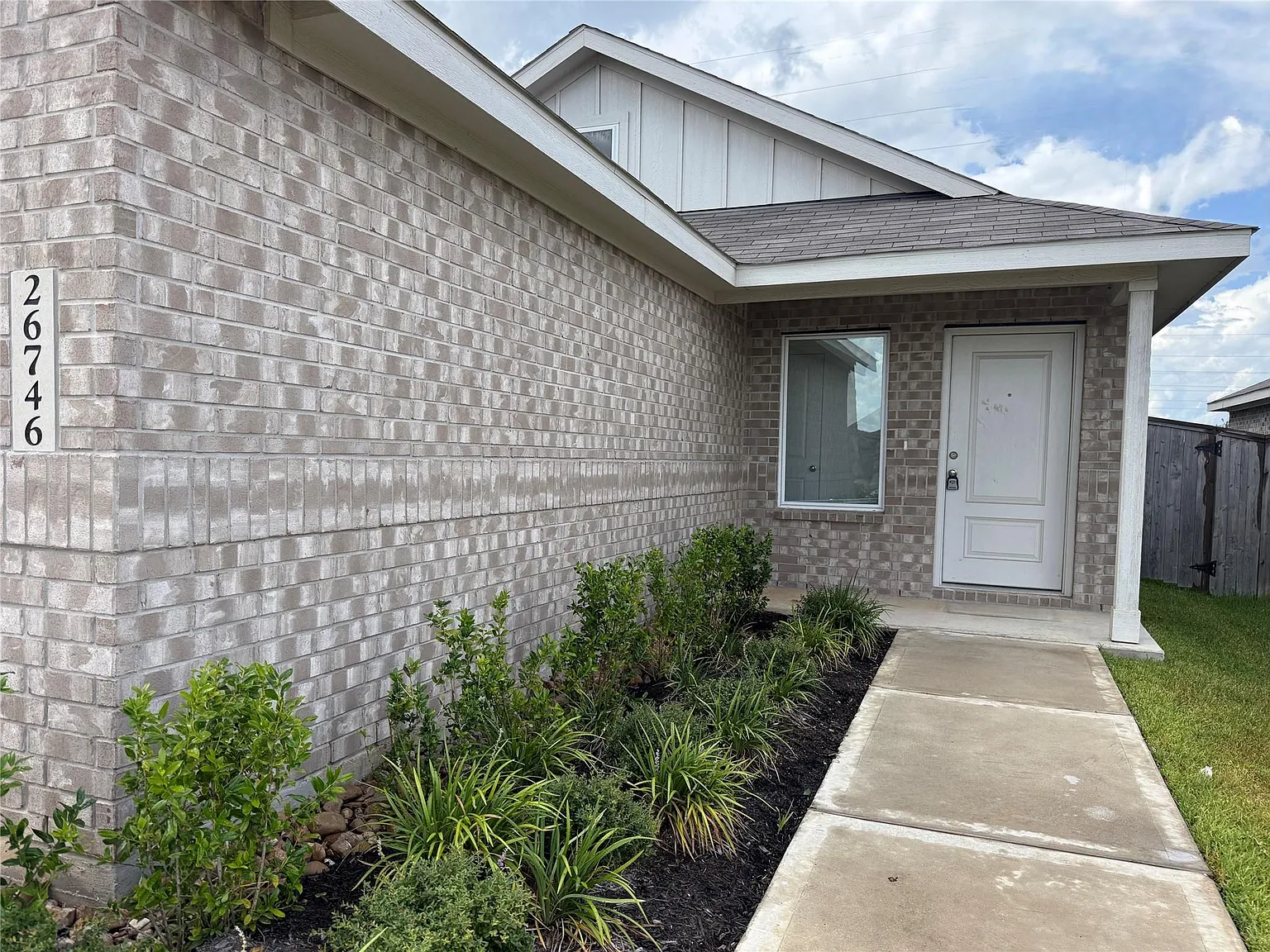 3 bed, 2.0 bath, 1470 sqft, $1,950 — Photo 3