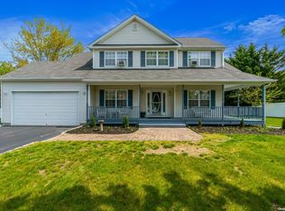 1 Paige Ln, Moriches, NY 11955