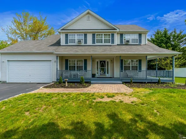 1 Paige Lane, Moriches, NY 11955