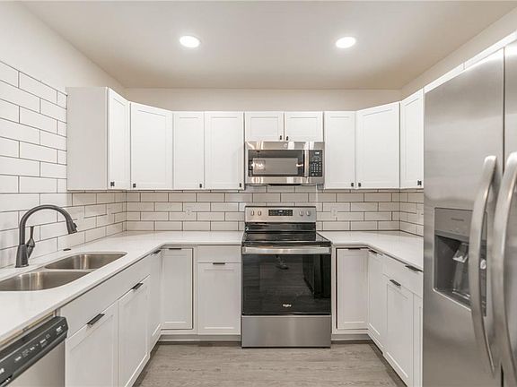 4th image of 531 Parkhill Cir