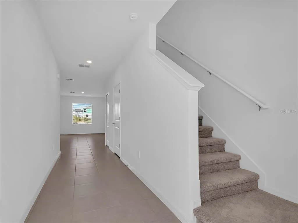 5 bed, 3.0 bath, 2200 sqft, $2,630 — Photo 4