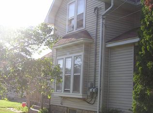 909 N Superior St, Appleton, WI 54911