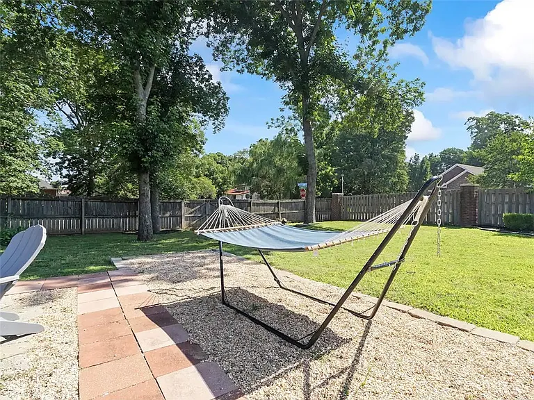 701 SW Maidstone Ave — Photo 29