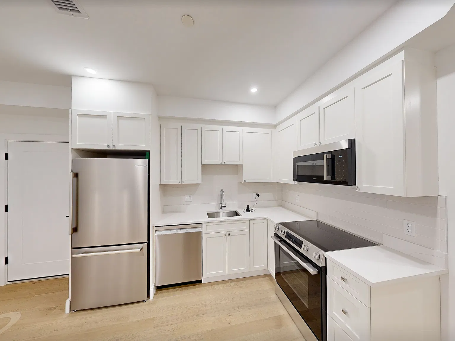 6 bed, 1500 sqft, $5,995 — Photo 4