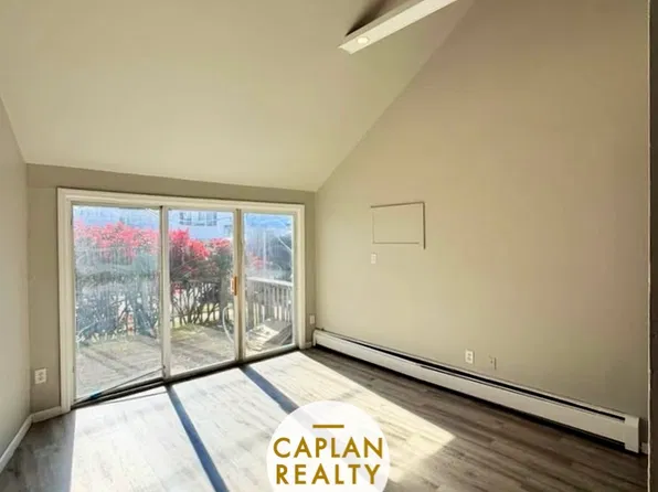 51 Whiting St, Hamden, CT