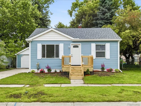 1320 White St, Port Huron, MI 48060