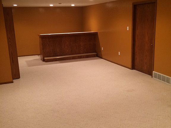 3rd image of 1381 Lynwood Ln