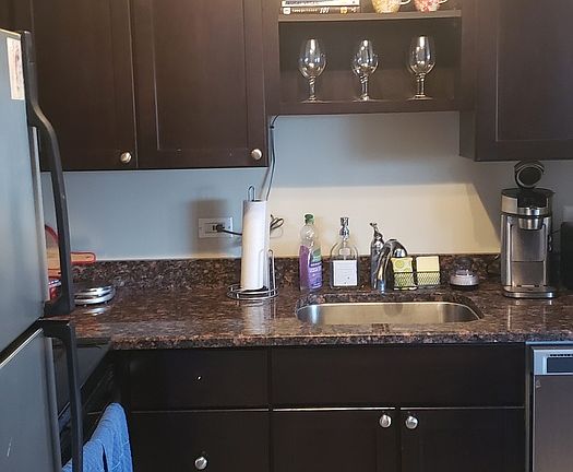 4th image of 607 W Wrightwood Ave APT 714