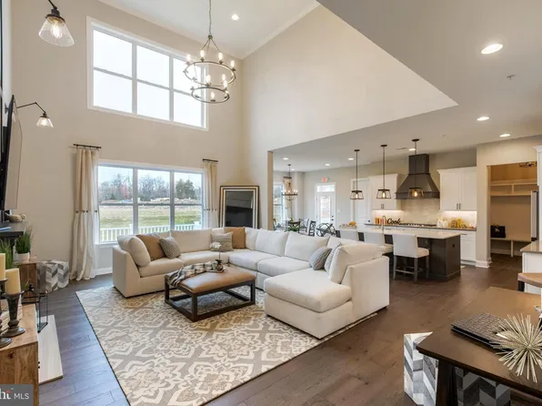 207 Grove Valley Ct, Chalfont, PA 18914