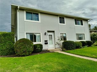 684 Eastbrooke Ln, Rochester, NY 14618