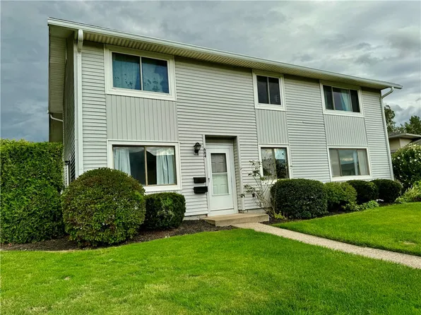 684 Eastbrooke Ln, Rochester, NY 14618