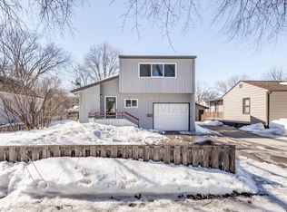 719 12th St N, Moorhead, MN 56560